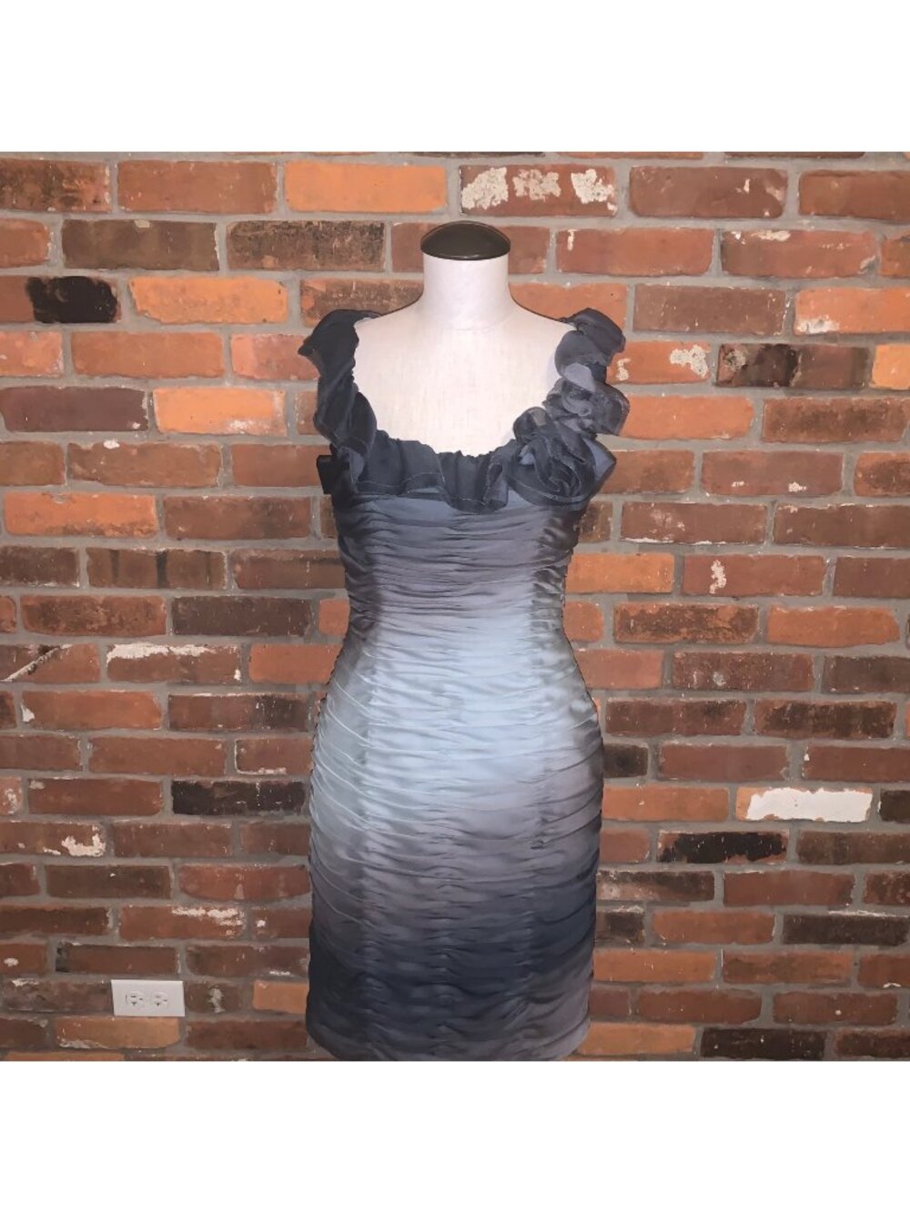 Adrianna Papell Grey Ruffle Sleeveless Ombre Dress Size 8